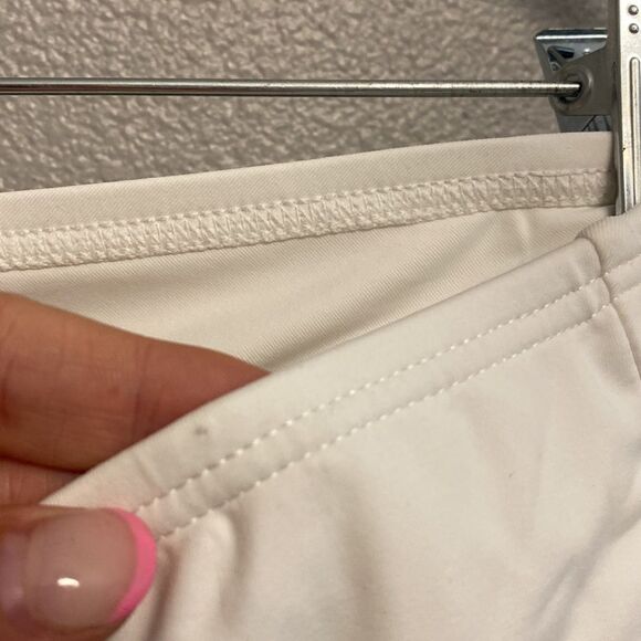 NWT- Vince Camuto- Solid white bikini bottoms with ruching- Size Large - Picture 6 of 6